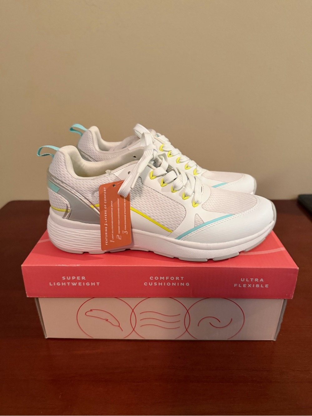 Easy Spirit Scamper3 Sneakers White Multi Wide 8W NWT Comfort Walking Shoe